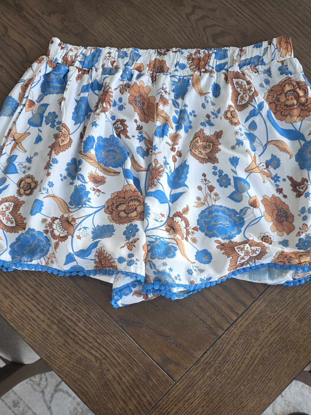 Cupshe White Floral Athletic Shorts with Blue & Brown Print